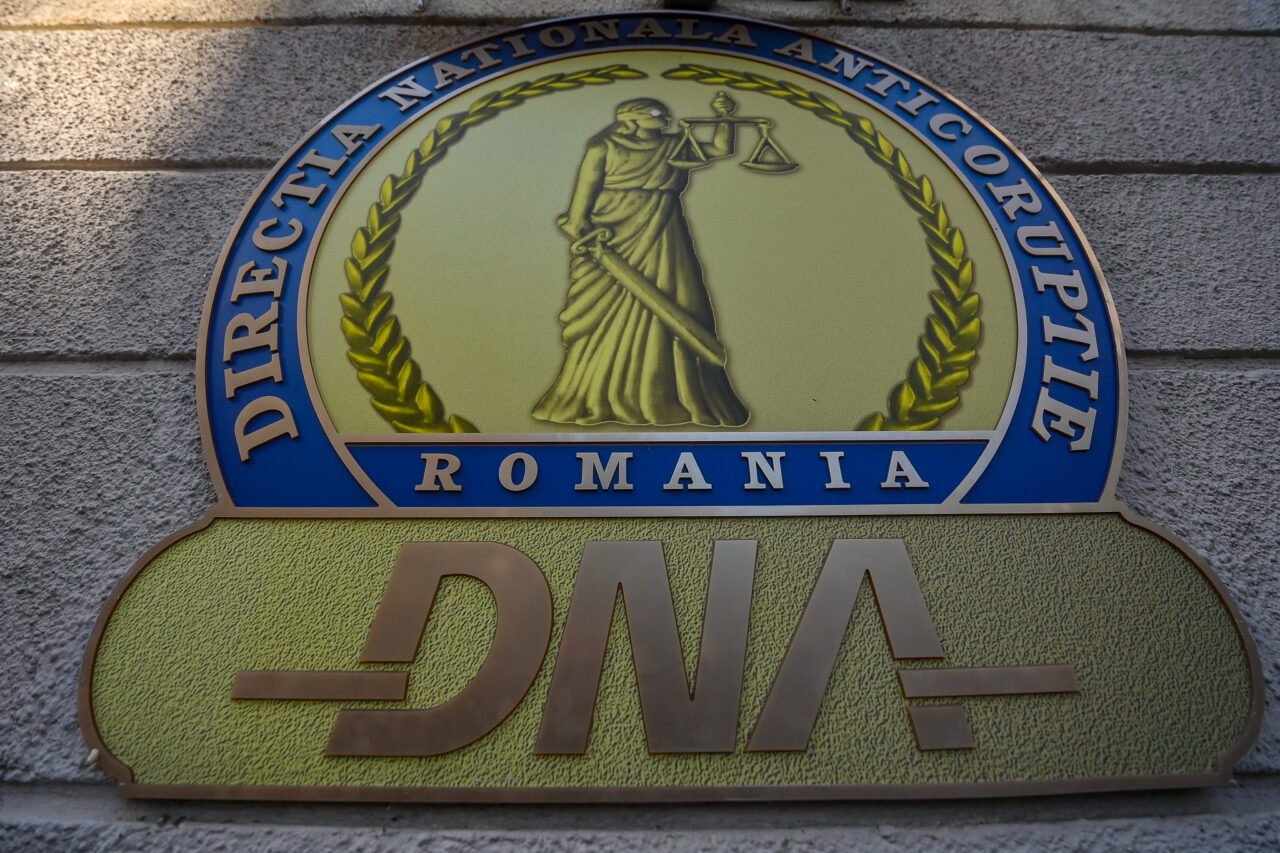Patru persoane, reținute de DNA într-un dosar privind presupusa fraudare a unor examene la Universitatea Ovidius