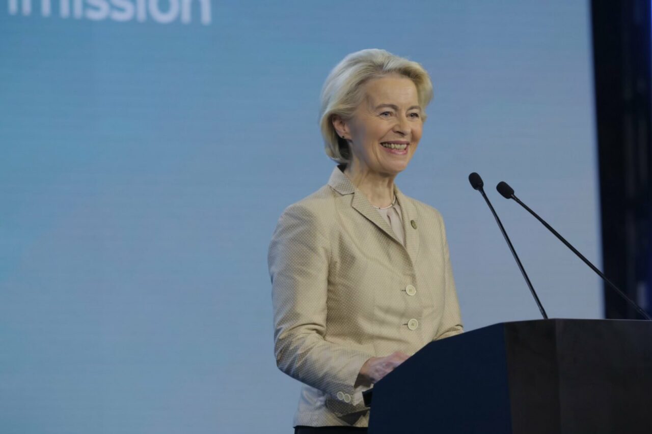 Ursula von der Leyen trimite Ucrainei prima tranșă din împrumutul de 90 de miliarde de euro. Câți bani va primi, astăzi, Kievul