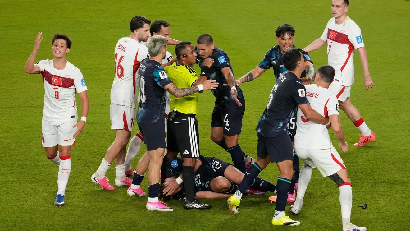 Premieră la CM 2026: Almiron, eliminat pentru vorbit cu mâna la gură