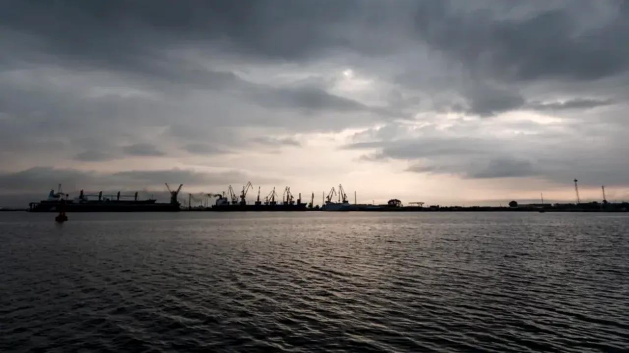 Midia Marine Terminal: Au fost gășiți și recuperați toți cei cinci marinari dispăruți după scufundarea remorcherului Astana în Portul Midia