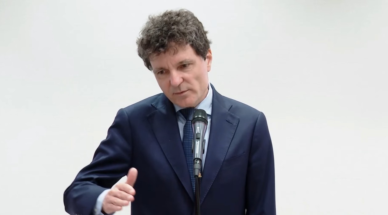 Nicușor Dan lasă să se înțeleagă că Guvernul Bolojan ar putea rămâne până în toamnă și că discuțiile pentru un nou guvern ar mai putea dura săptămâni bune