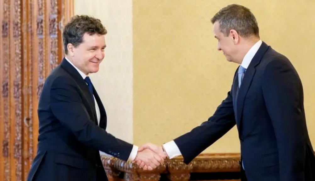 Stenograme incendiare de la PSD. Sorin Grindeanu a dat atacul total la USR și Bolojan: „Să și-l ia pe Bolojan în brațe și să stea strânși uniți în jurul Marelui Cârmaci”