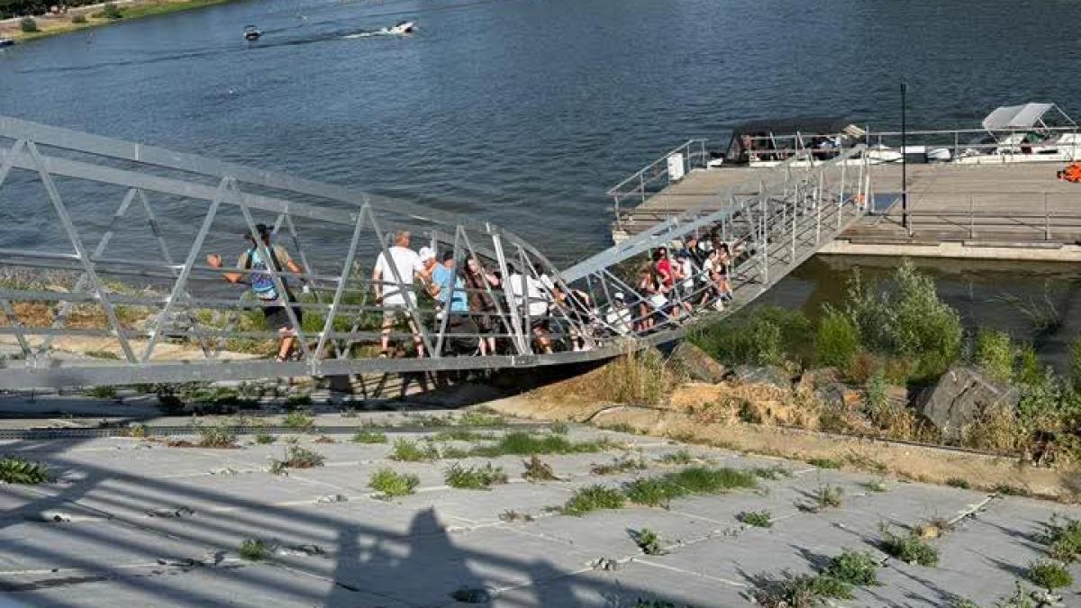 Incident grav la Călărași. O pasarelă de îmbarcare în port s-a rupt în timp ce pe ea se aflau zeci de persoane