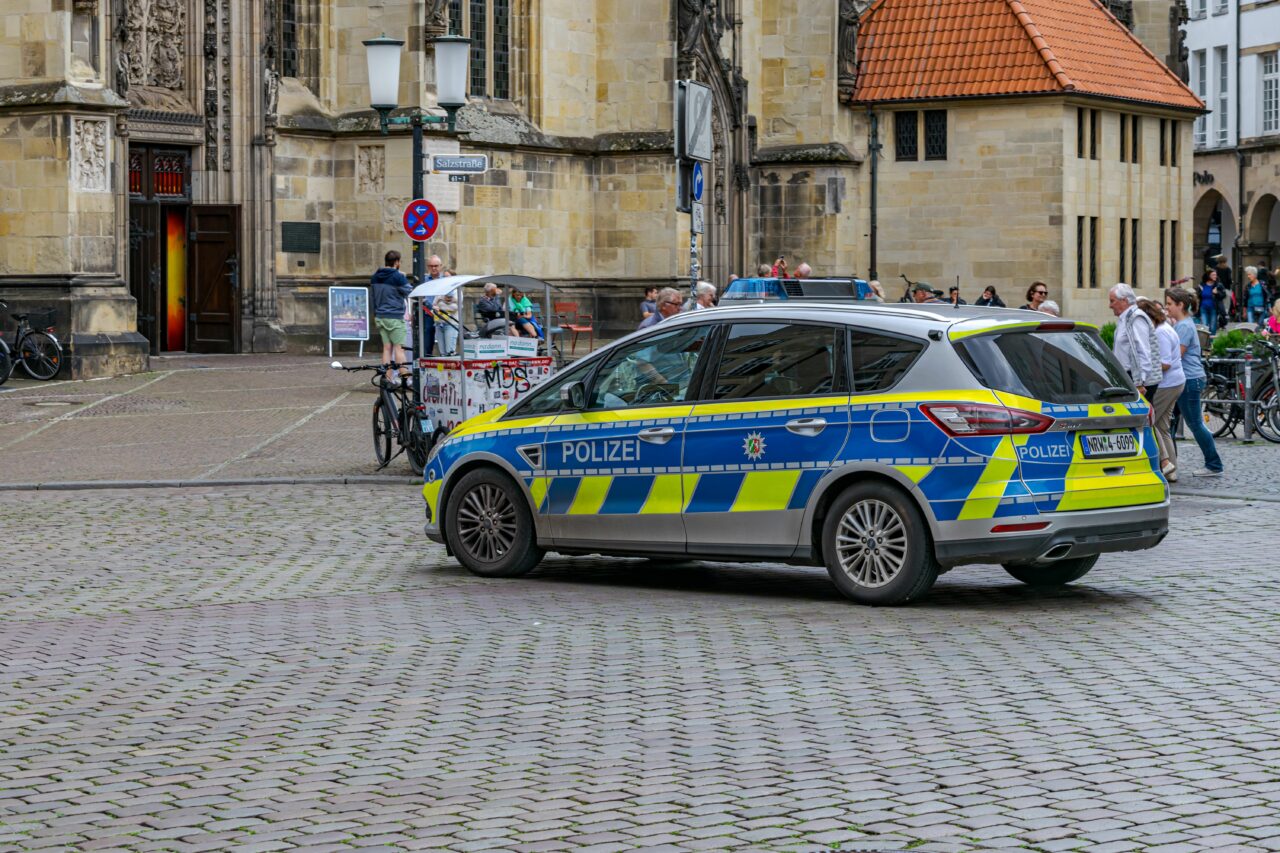 Un român de 22 de ani a fost arestat în Germania pentru terorism. Cum plănuia să răstoarne sistemul și să înființeze un stat nazist în România