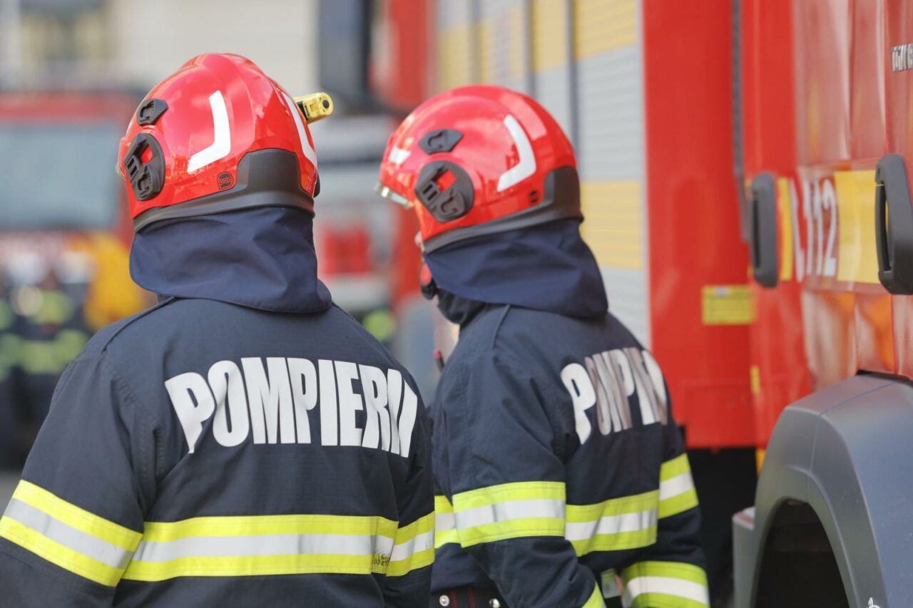 Incendiu la un depozit de fier vechi din Portul Agigea. ISU a emis un mesaj Ro-Alert pentru locuitorii din zonă