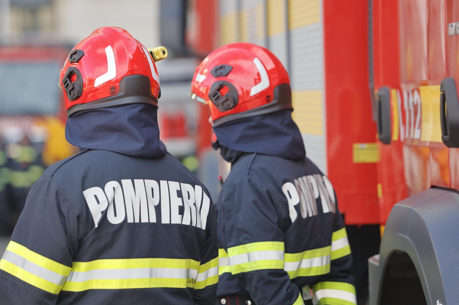Incendiu la depozit de fier vechi din Portul Agigea