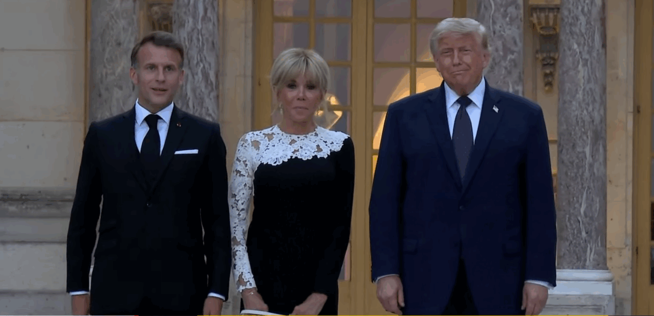 Trump și Macron, la o cină „regală” la Versailles. Președintele SUA a semnat la masă acordul de pace cu Iran, marcând oficial finalul războiului