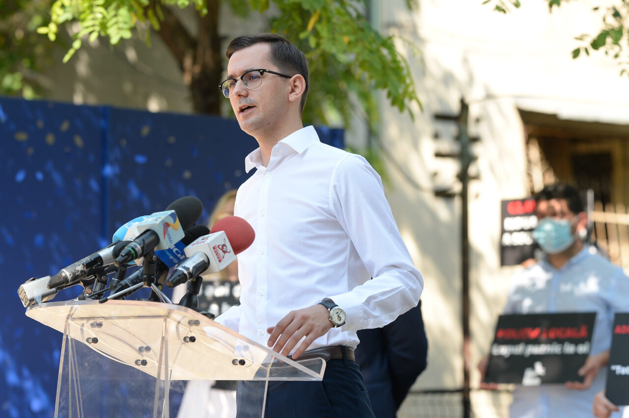 Un fost vicepreședinte PNL intervine în războiul din partid. „PNL e într-un soi de sindrom Stockholm bolojanist”