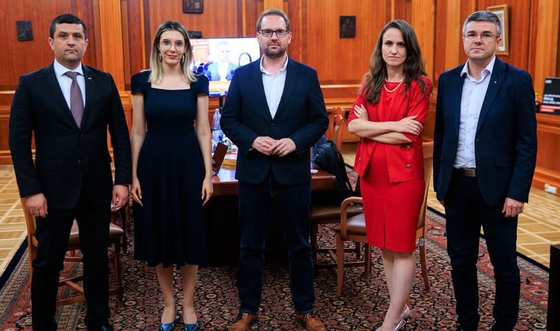Fritz anunță că USR e gata să facă parte dintr-un guvern minoritar, după eșecul lui Veștea în Parlament