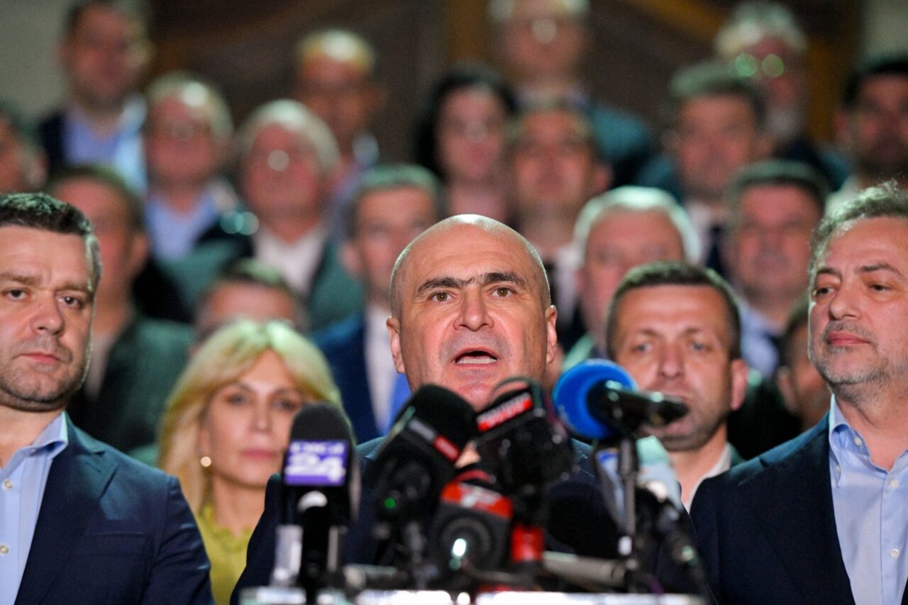 PNL a decis ca oricine merge în Guvernul Veștea sau votează învestirea lui să fie exclus din partid. Votul: 37 pentru, 17 împotrivă, 2 abțineri