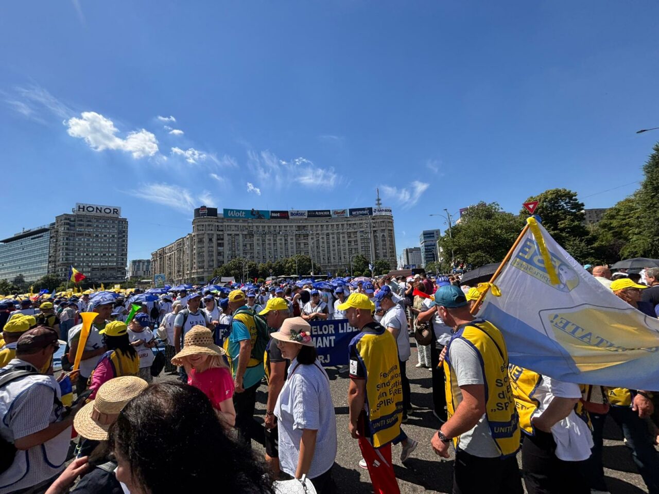 Profesorii protestează în fiecare zi din săptămâna viitoare la Parlament: „Am rămas doar cu promisiuni”