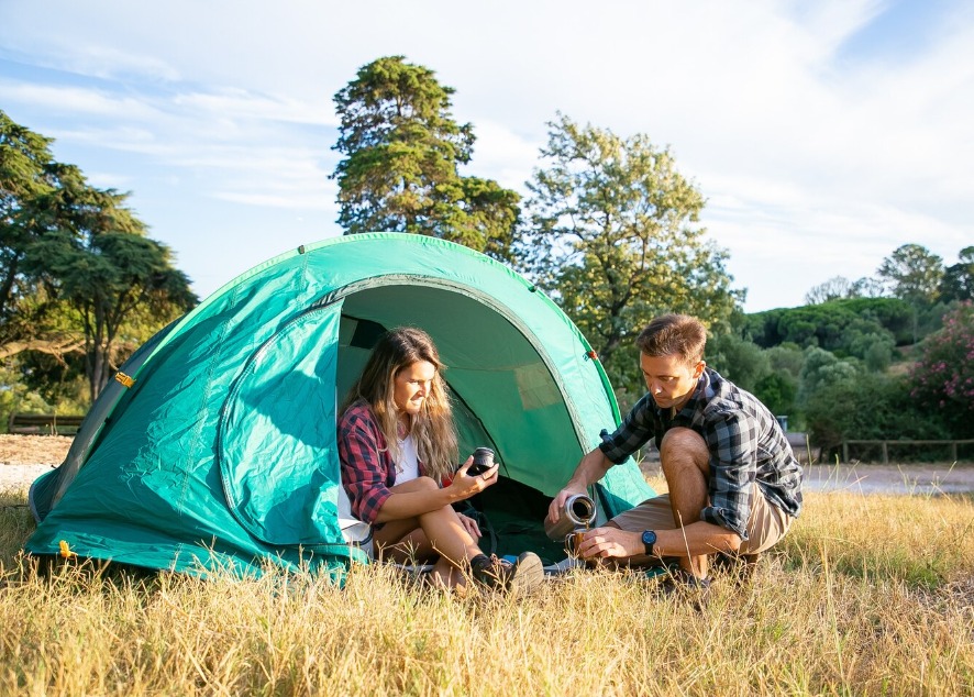 (P) Ce să iei cu tine la camping? Ghid practic pentru călătorii începători