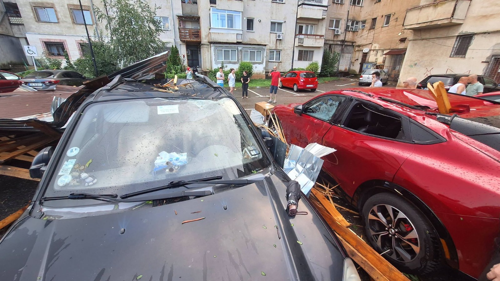 Furtună violentă în Dâmbovița: Târgoviște, grav afectată