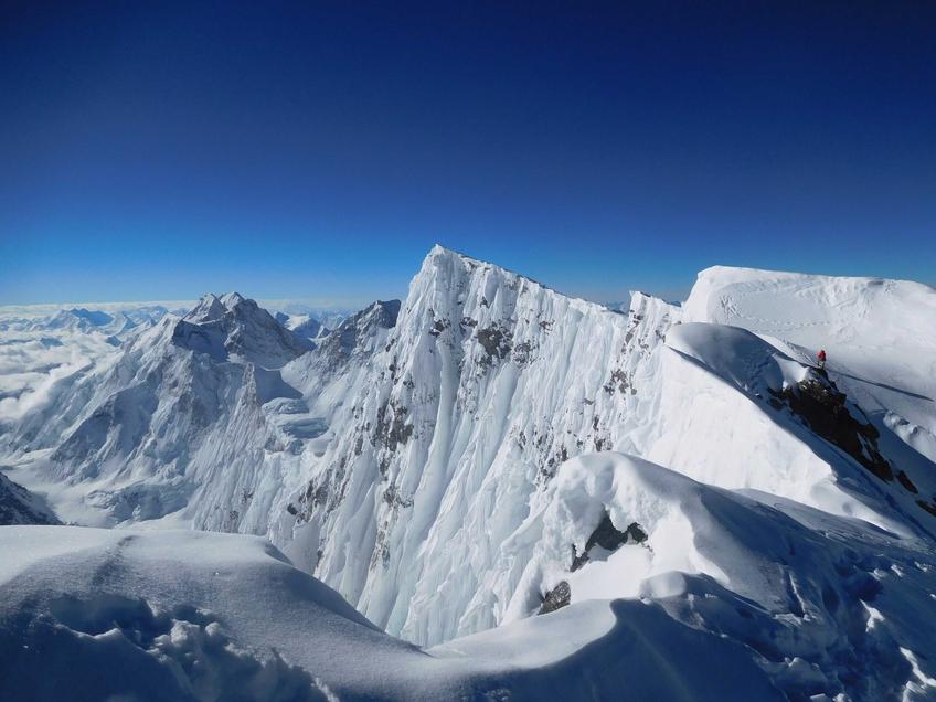 Avalanșă pe Broad Peak: zece alpiniști dispăruți, patru trupuri găsite, doi decedați și șase în continuare dispăruți