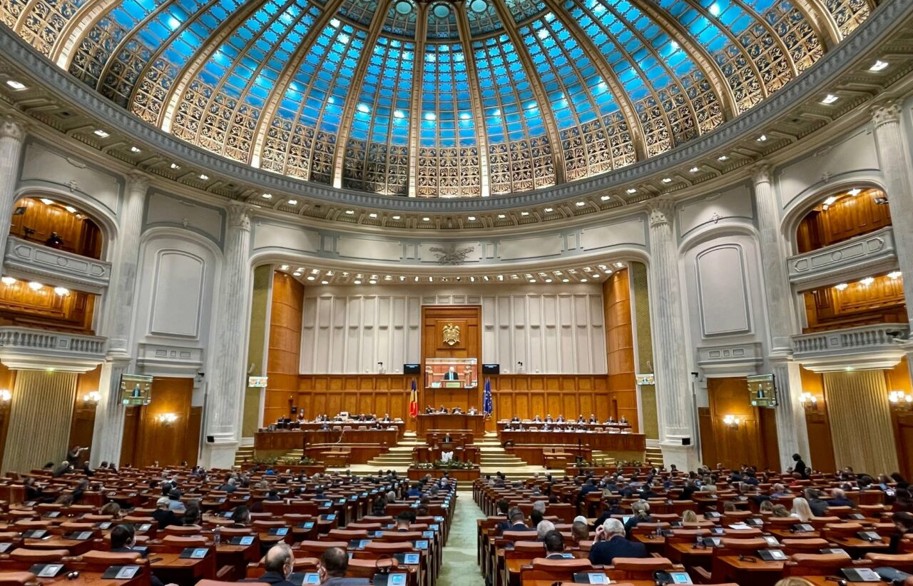Demnitarii români, obligați să depună declarații de interese financiare. Ce conține noua declarație de interese