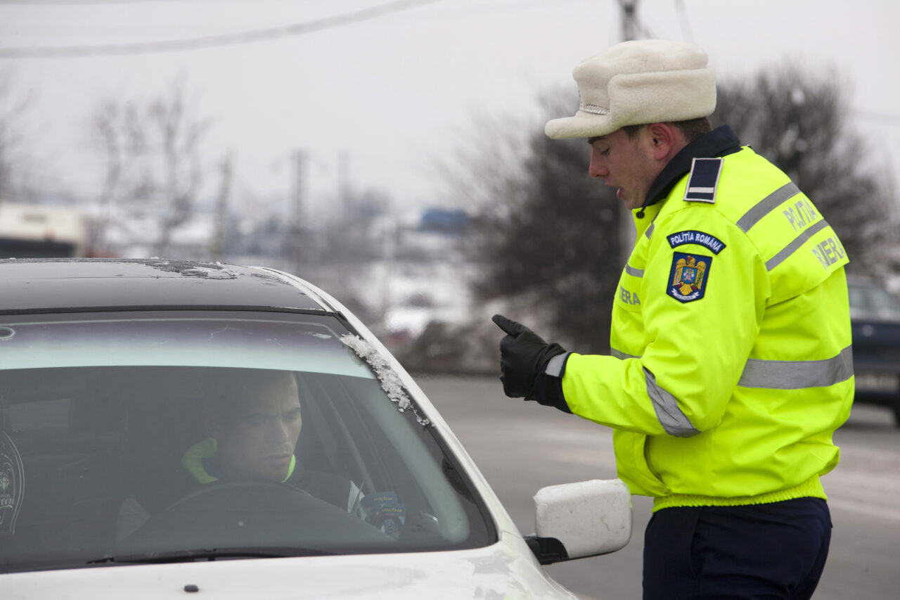 Amendă de până la 4.350 de lei pentru șoferii care nu respectă o regulă banală în trafic. Mulți dintre ei uită de prevederile Codului Rutier 2026