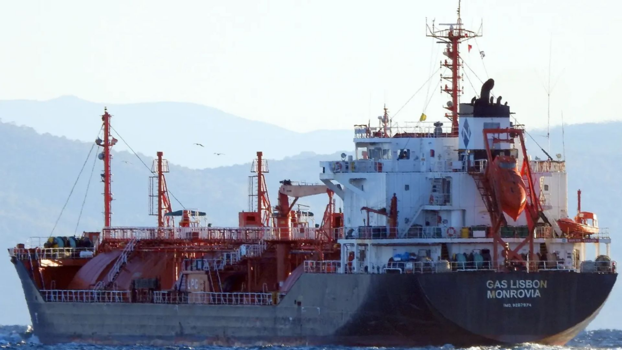 Mesajul Autorității Navale Române pentru turiștii aflați acum pe litoral, după ce o dronă ar fi lovit un petrolier în Marea Neagră