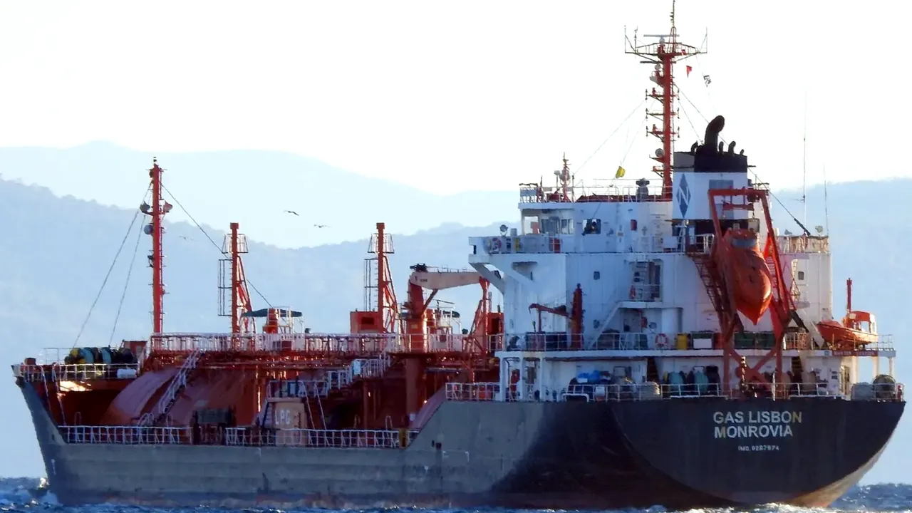 A murit unul dintre marinarii răniți în urma exploziei produse la bordul petrolierului lovit de drone, lângă Sulina