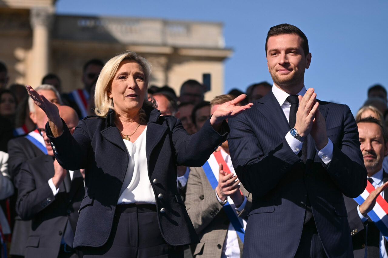 Justiția franceză decide marți destinul politic al lui Marine Le Pen. Liderul conservator Bardella i-ar putea lua locul la prezidențialele din 2027