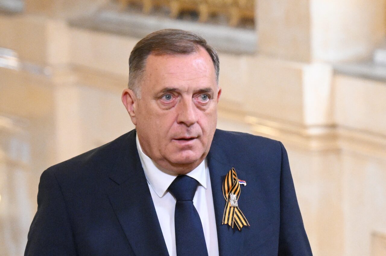 Milorad Dodik revendică victoria în Bosnia. Liderul naționalist a dominat alegerile fără să candideze. Aliata sa Zeljka Cvijanovic a câștigat cursa pentru președinția tripartită: „Nu ne vom schimba politica”