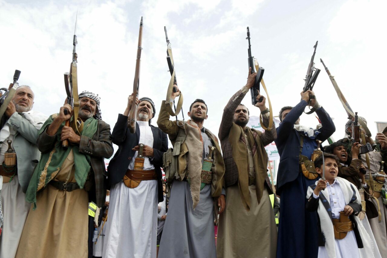După blocajul din Strâmtoarea Ormuz, navele sunt atacate și în Marea Roșie. O ambarcațiune a transmis o alertă de urgență după un atac lângă Yemen