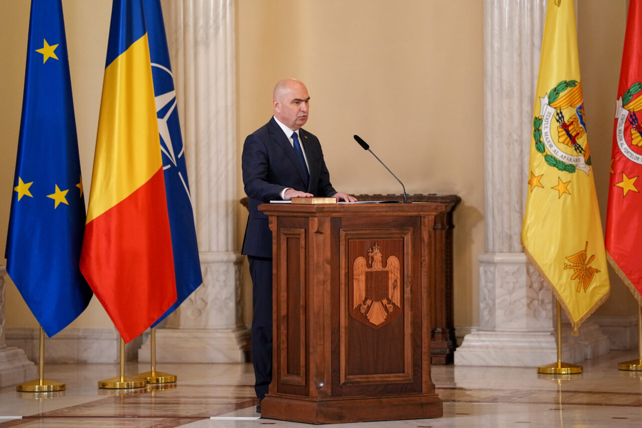 Ce s-a ales de promisiunea lui Bolojan de la început de mandat că va salva economia. A preluat o țară cu o prognoză de creștere de 2,4% pentru 2026, iar datele oficiale arată acum o scădere de -1,2%. O gaură de peste 70 de miliarde de lei