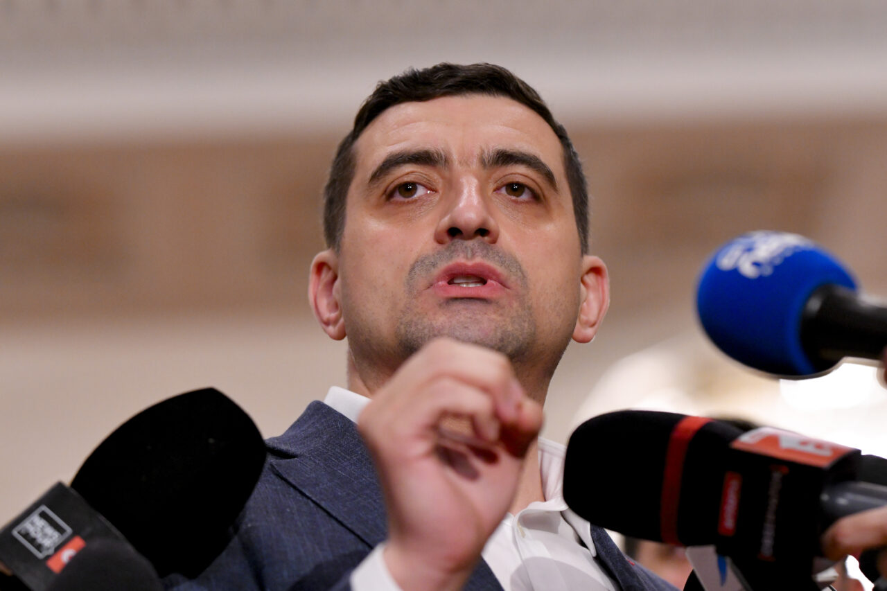 George Simion anunță că AUR se opune majorării salariilor parlamentarilor: Ajunge cu nesimțirea “pro-europenilor”