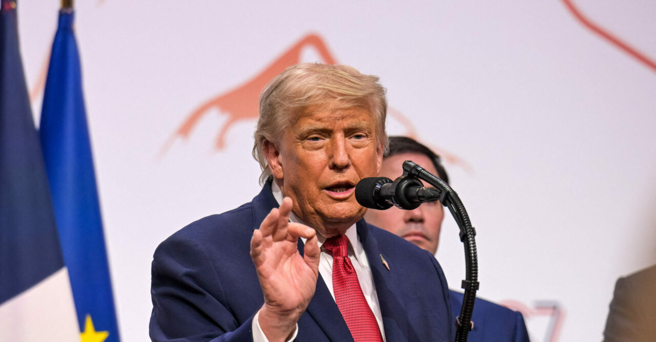 După ce a spus că nu mai există un armistițiu cu Iranul, Trump amenință cu noi bombardamente: „Îi vom lovi cu putere în această seară”