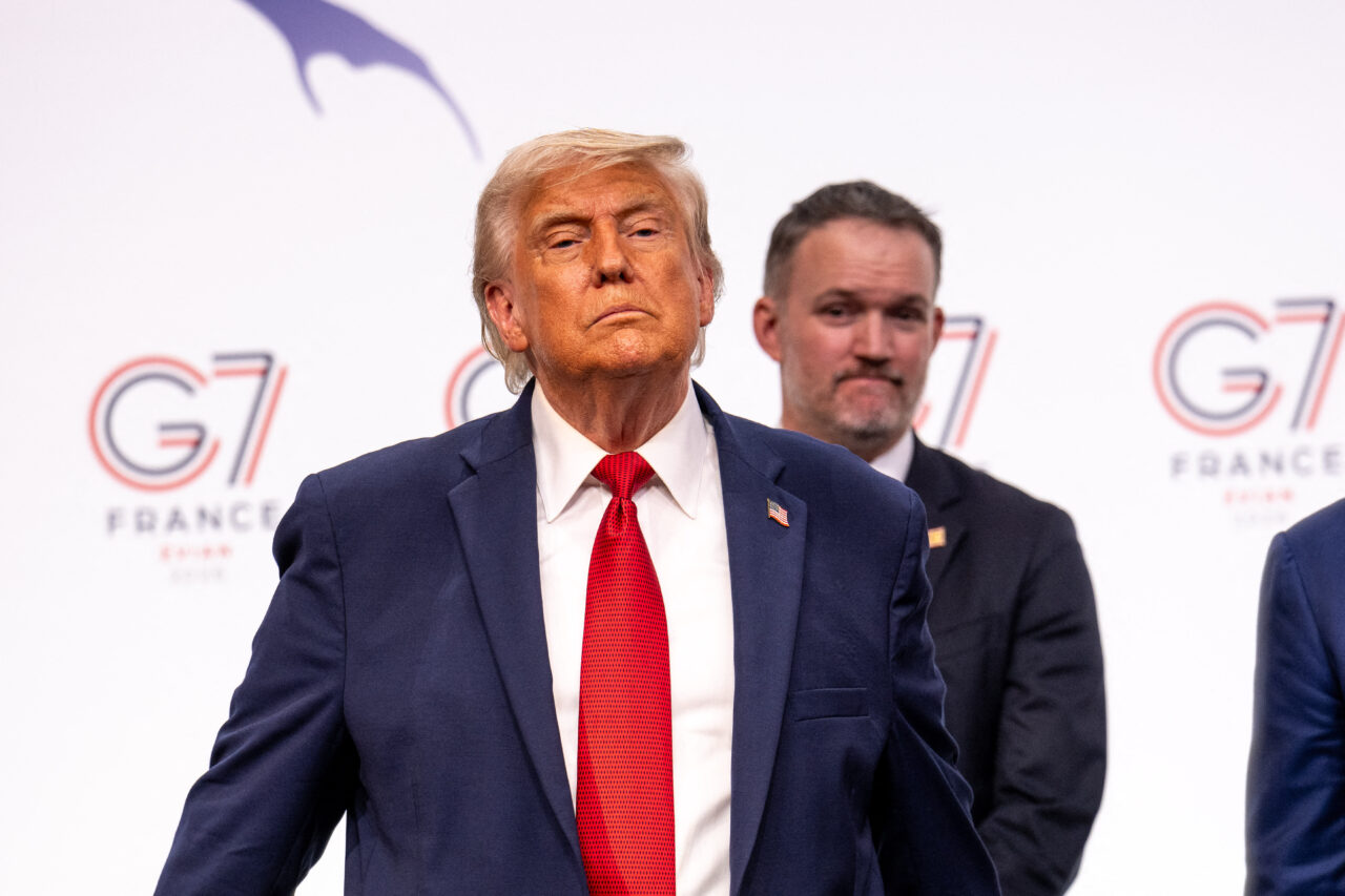 Trump atacă giganții Exxon și Chevron pentru profiturile exagerate și le cere să scadă prețurile la pompă. „Fac prea mulți bani. Nu-mi place. Trebuie să returneze o parte societății”