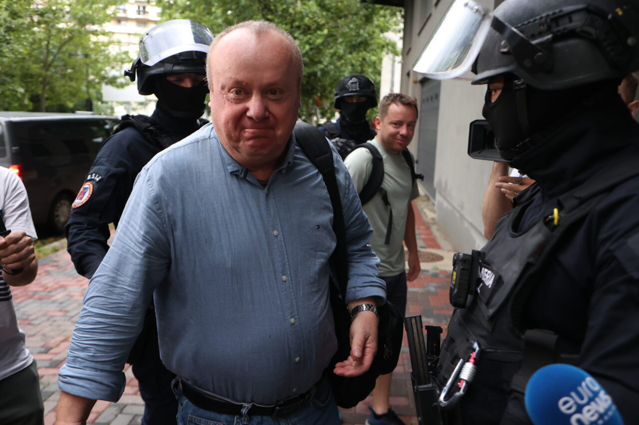 Liderul azilelor din Bihor și familia acestuia au fost aduși la Tribunalul București pentru judecarea propunerii arestării preventive