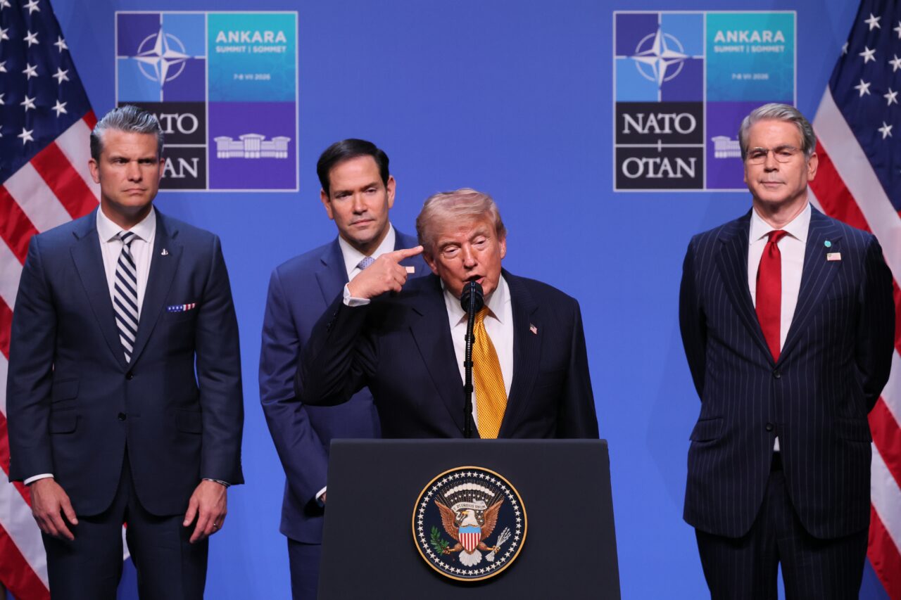 Trump pune presiune pe aliații NATO: Ce le cere la schimb președintele SUA pentru a menține trupele americane în Europa