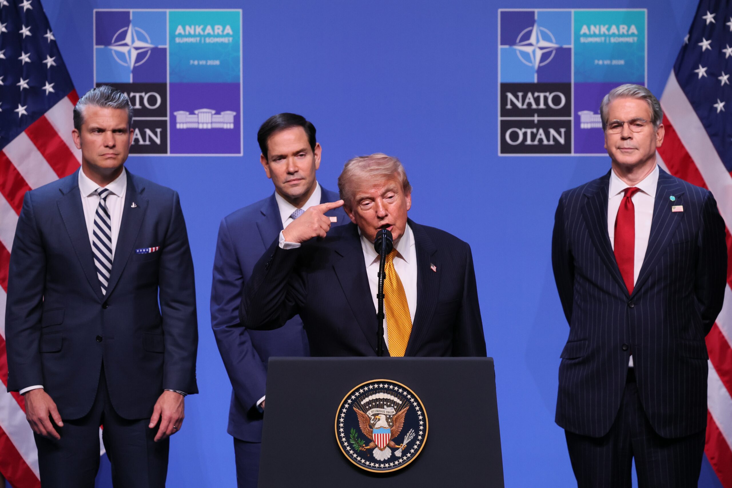 Trump pune presiune pe aliații NATO: Ce le cere președintele SUA pentru a menține trupele americane în Europa