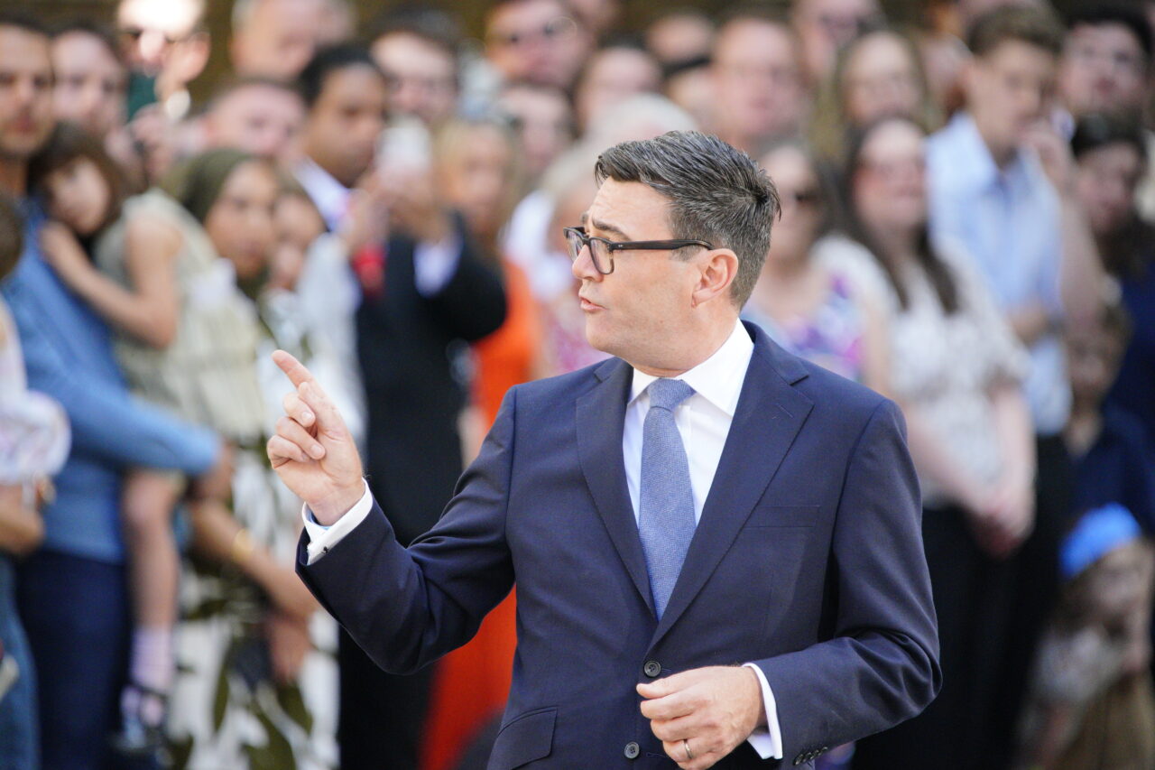 Reformă istorică în Marea Britanie: constituție scrisă pentru Regatul Unit. Noul premier, Andy Burnham, vrea descentralizarea puterii