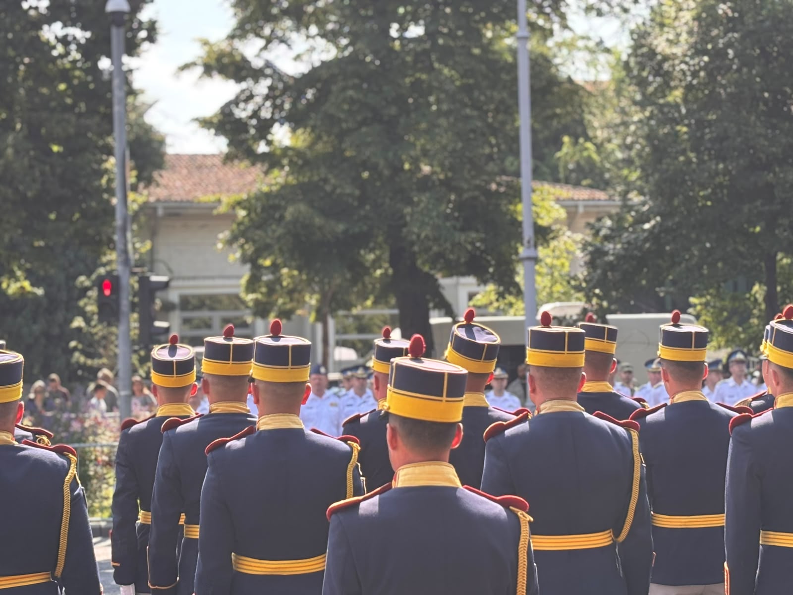Ziua Aviației Române și a Forțelor Aeriene, celebrată cu fast în Piața Aviatorilor. Sute de bucureșteni iau parte la impresionantul spectacol aerian