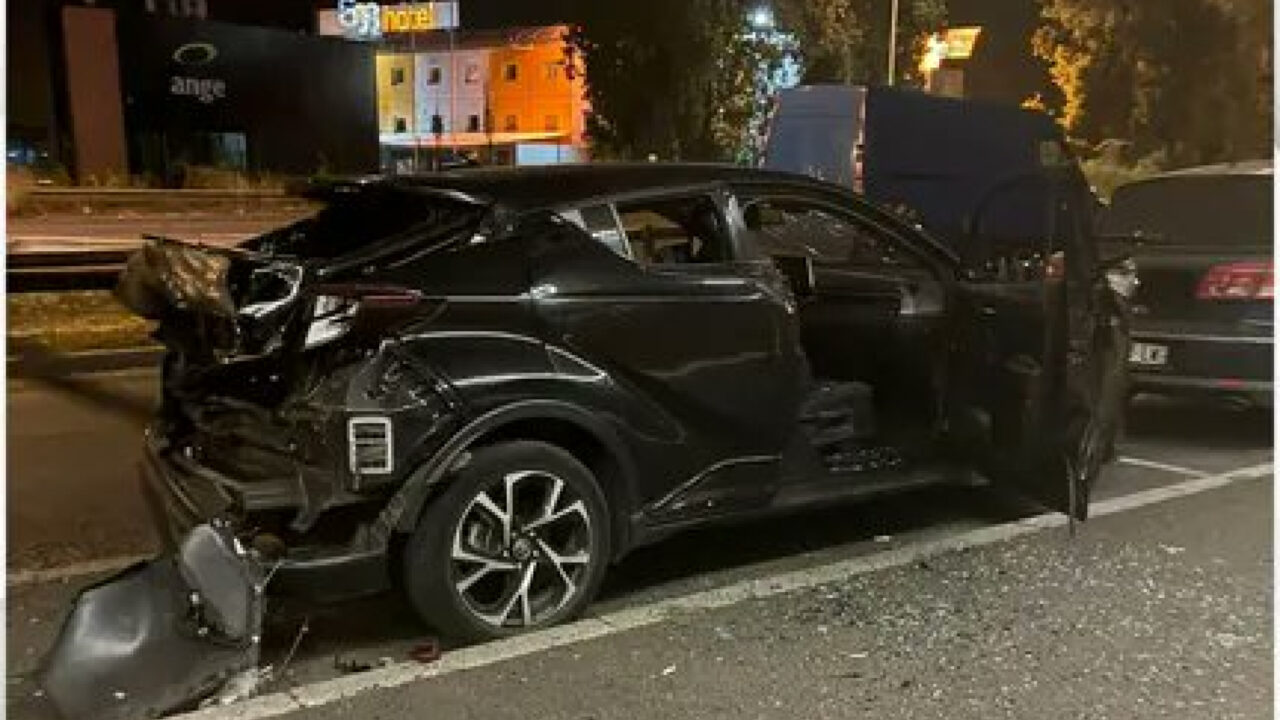 Alertă teroristă în Franța: arme de război, descoperite într-o mașină furată parcată lângă o sinagogă de lângă Paris