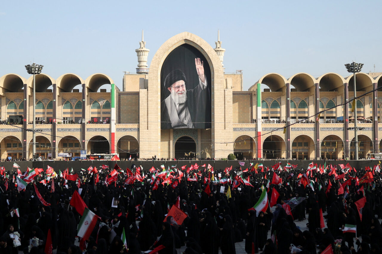 Iranul a dat startul funeraliilor de șase zile pentru ayatollahul Ali Khamenei. 20 de milioane de oameni sunt așteptați la catafalc