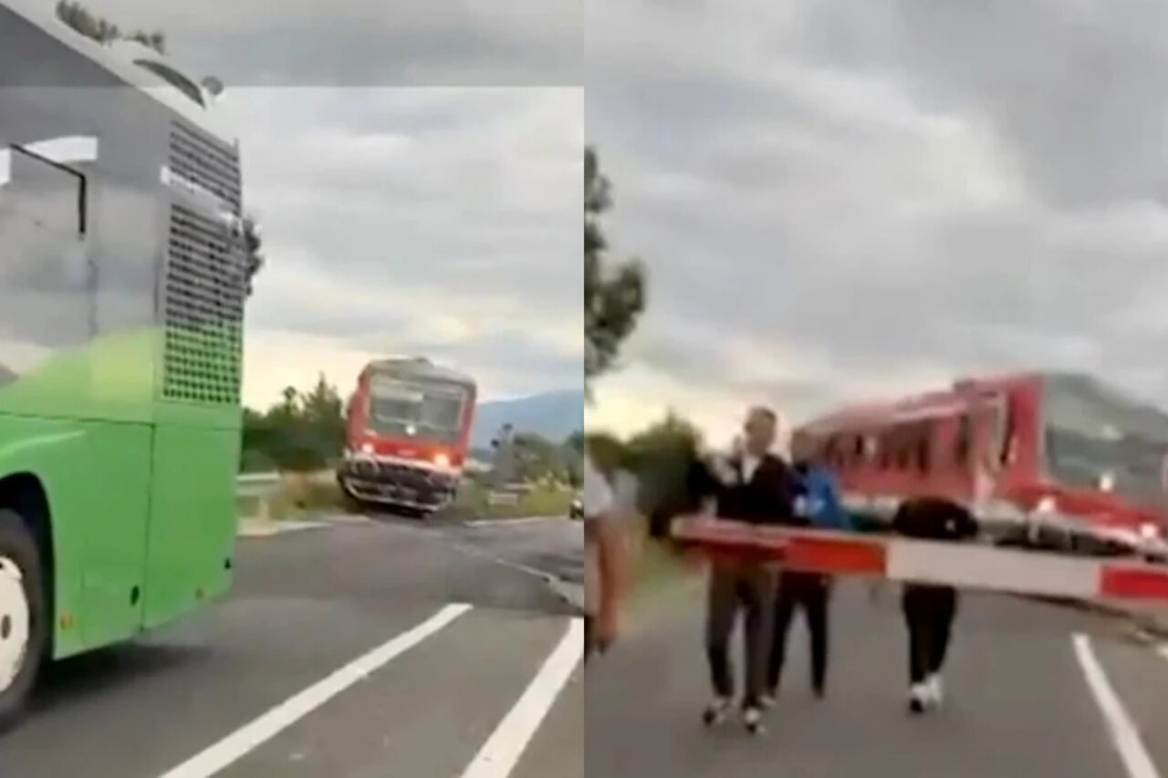 Un autobuz cu pasageri a rămas blocat pe calea ferată la Brașov. Gestul salvator al șoferului: „A procedat corect”. A rămas, însă, fără permis