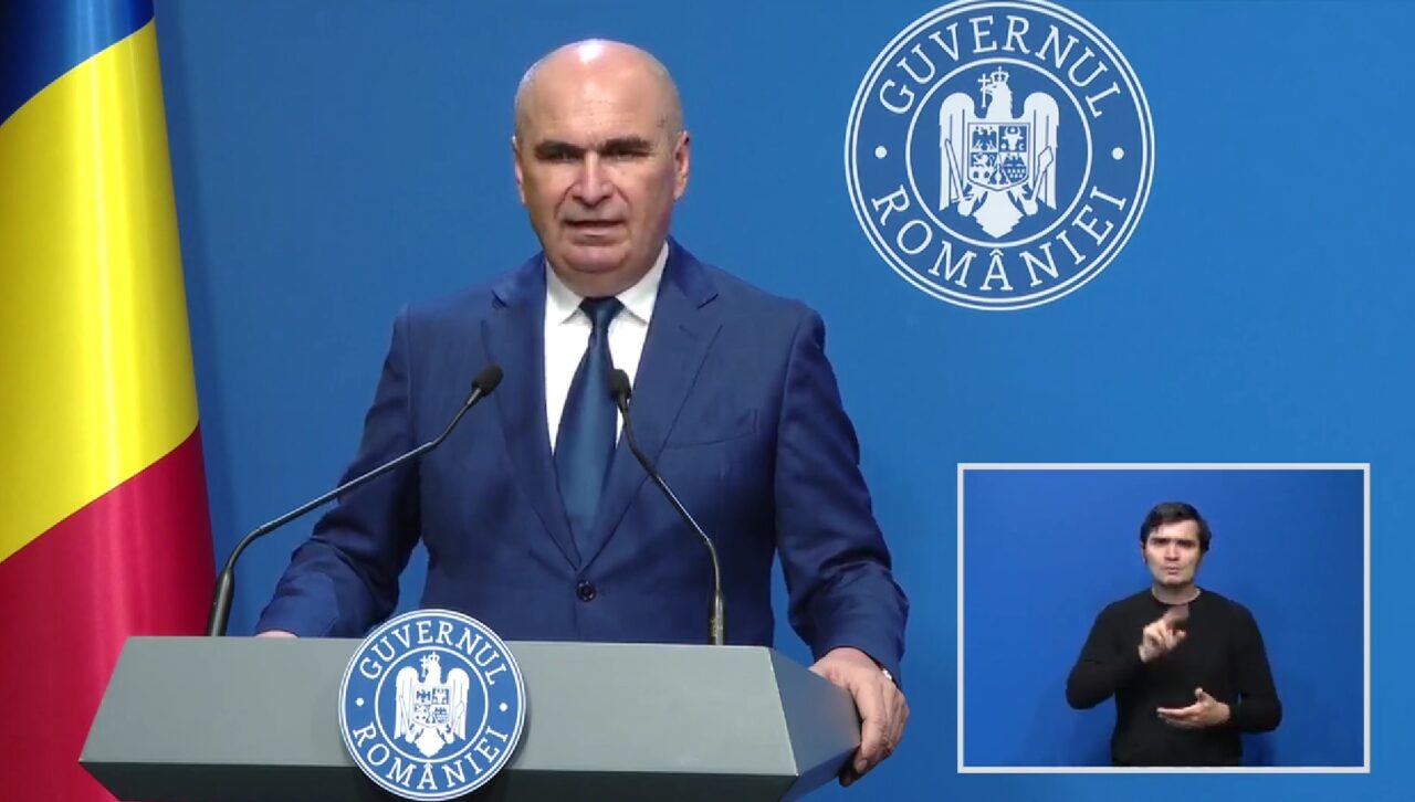 Cum a reușit Guvernul Bolojan să reducă deficitul bugetar: a redus investițiile de la buget, a tăiat peste 3 miliarde lei de la salarii și a încasat cu 11 miliarde mai mult din taxarea muncii