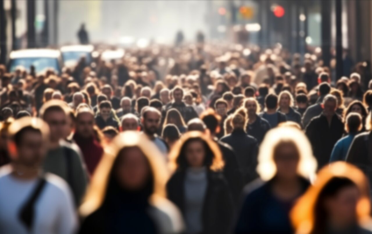 Sondaj INSCOP: 46,3% dintre români consideră că un regim mai putin democratic poate fi de preferat, dacă asigură mai multă ordine și stabilitate