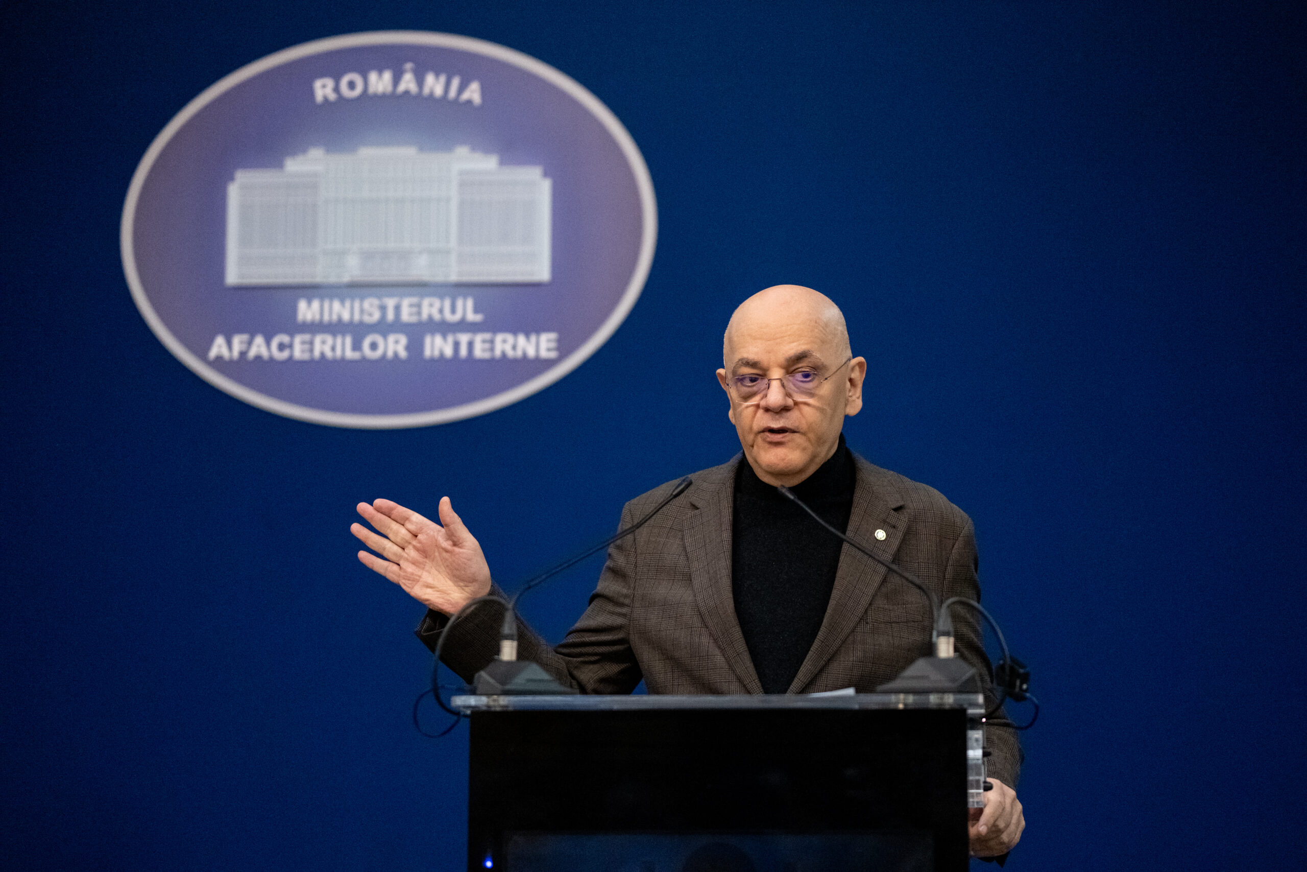 După ce i s-a pus sechestru pe avere, Raed Arafat invocă jocuri de culise și centre de interese preocupate să îl discrediteze