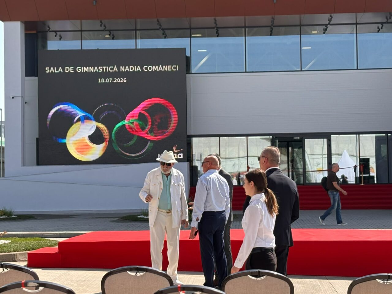 Se inaugurează sala de gimnastică a Nadiei Comăneci, GymNadia. Țiriac, Bolojan și Ilie Năstase participă