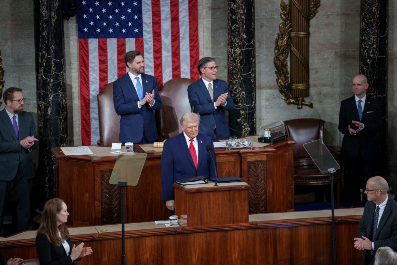 Trump poate bombarda Iranul fără aprobarea Congresului după ce Senatul a respins rezoluția care i-ar fi limitat puterile