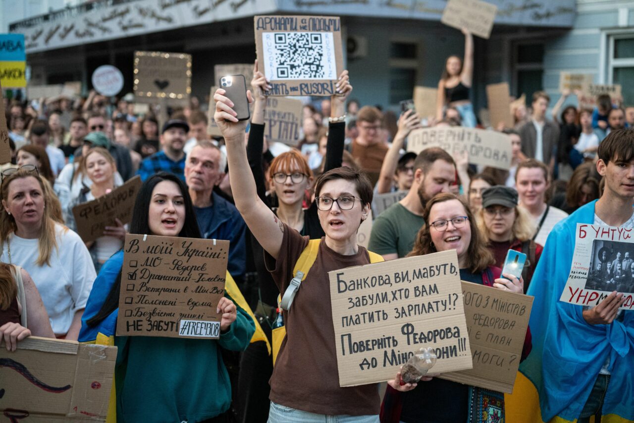A treia săptămână de proteste în Ucraina. Mii de ucraineni s-au adunat la Kiev să-i ceară lui Zelenski să-l readucă pe Fedorov la ministerul Apărării