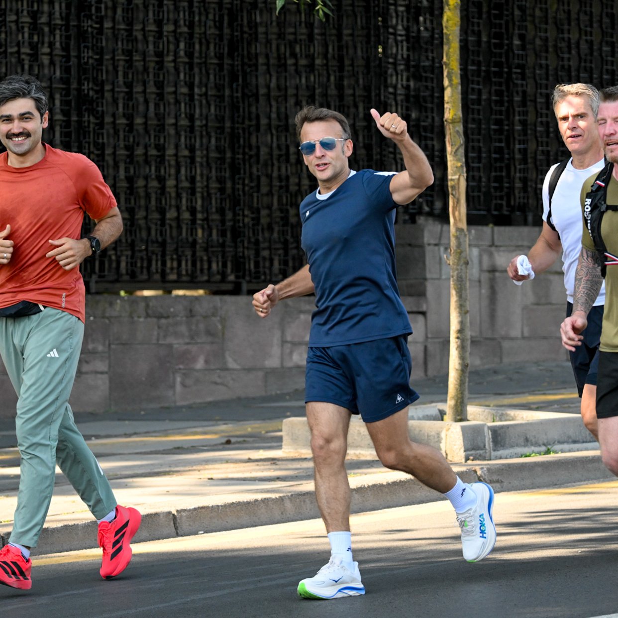 Emmanuel Macron a ieșit la alergat în parcul Seğmenler din Ankara înaintea summitului NATO