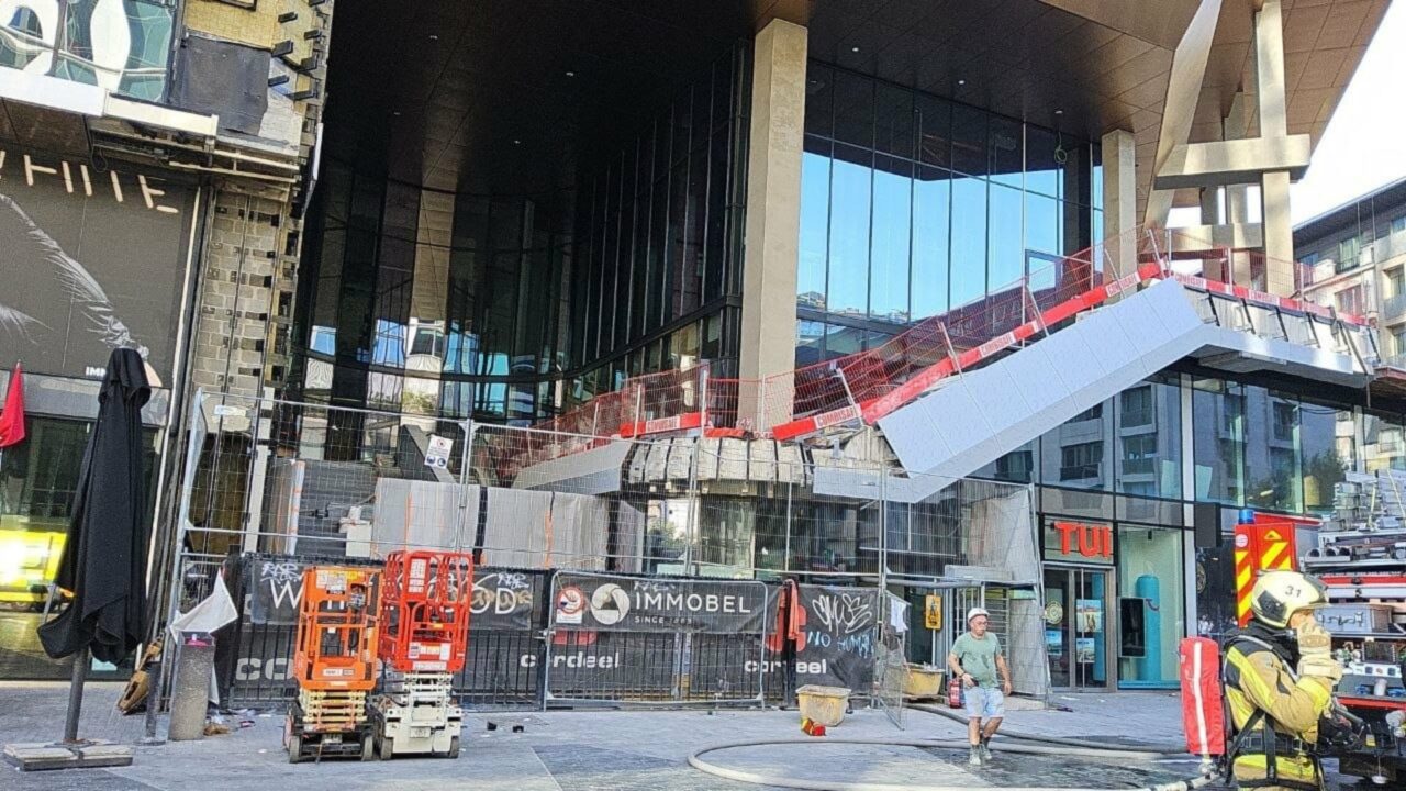 Incendiu în turnul Oxy din centrul orașului Bruxelles. Se raportează victime multiple și persoane dispărute