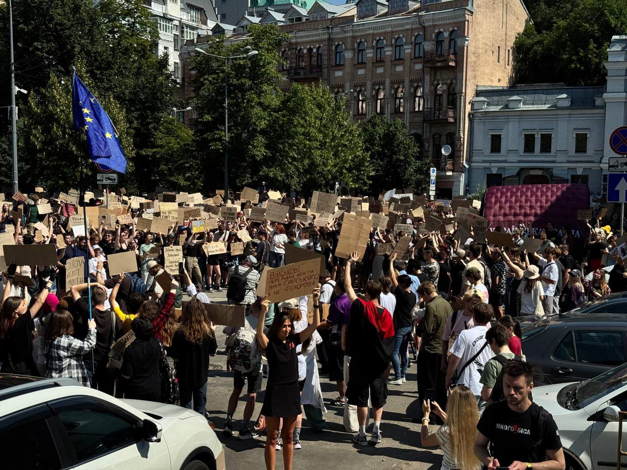 Proteste la Kiev după demiterea ministrului Apărării, în ziua vizitei premierului britanic Keir Starmer