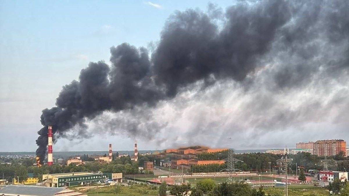 Atac masiv cu drone în Rusia. O fabrică din Regiunea Moscovei, în flăcări. Blackout în Crimeea, după ce o substație electrică a fost lovită
