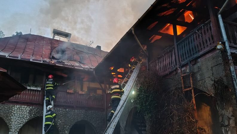 Incendiu puternic la Mănăstirea Bisericani din județul Neamț. O persoană a fost găsită fără viață