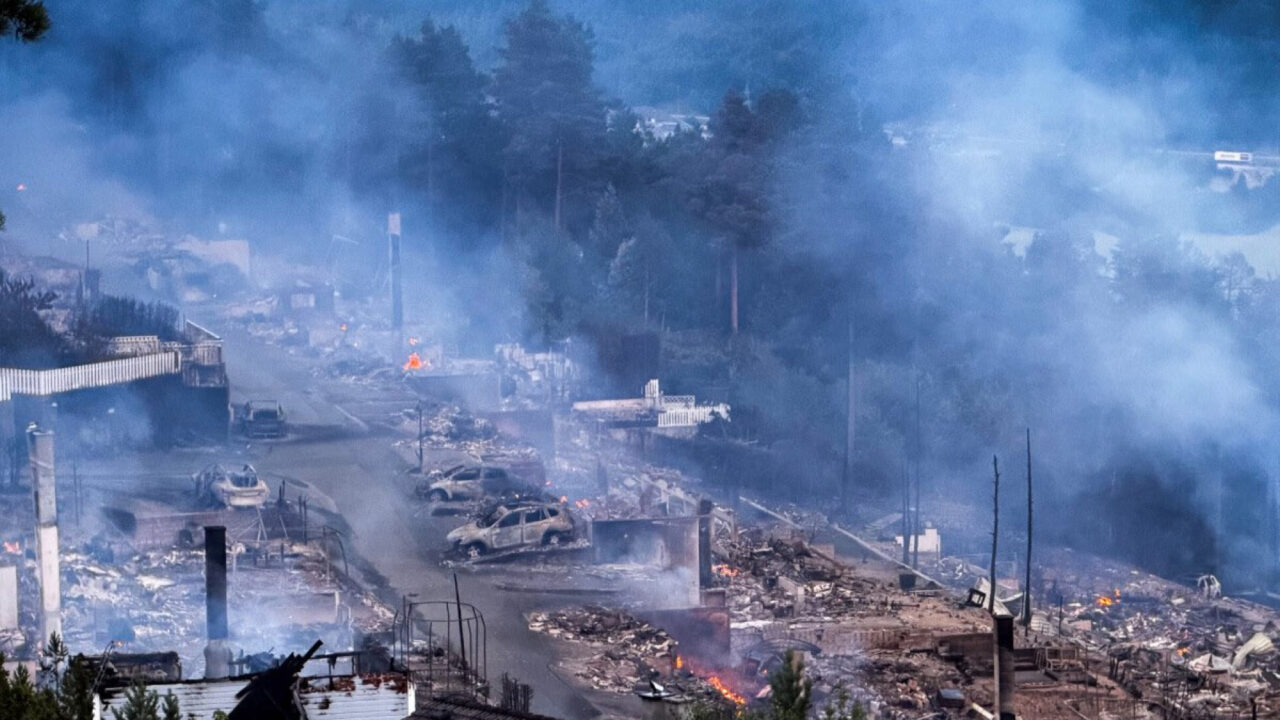 Incendiu uriaș în Norvegia: peste 100 de locuințe, mistuite de flăcări. Sute de oameni evacuați de urgență