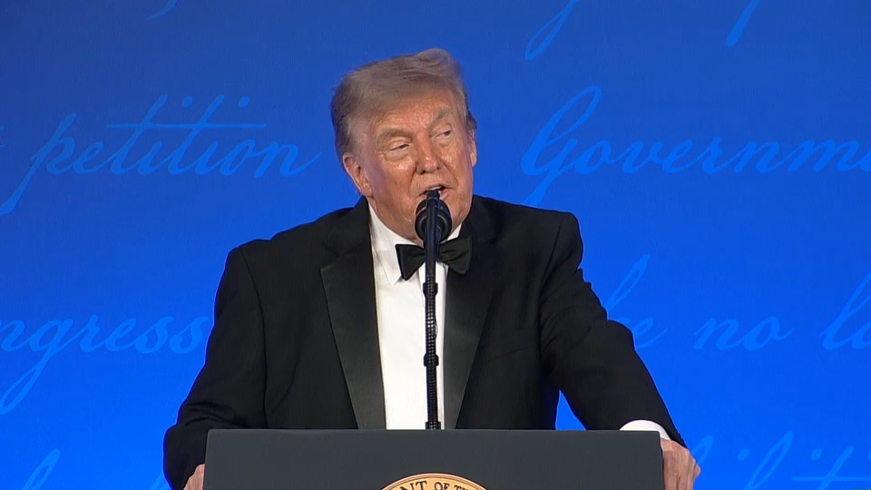 Ironii și insulte la prima participare a lui Donald Trump la cina Corespondenților de la Casa Albă în calitate de președinte. Cum a decurs evenimentul